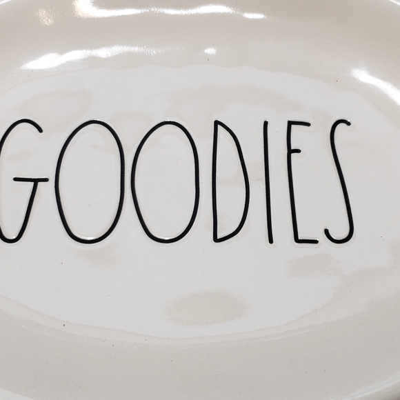 Rue Dunn Oval Plate & Mug Set. - Picture 3 of 8